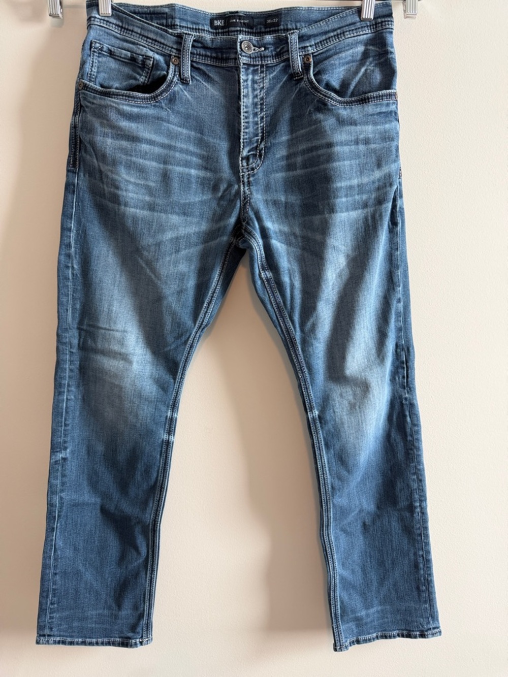 BKE Jeans Men's 36x32 Blue Jake Straight Med Wash Buckle Grunge Faded Whiskered